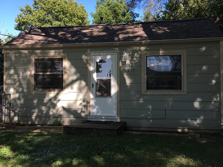 1219 E 36th Ct — Photo 1