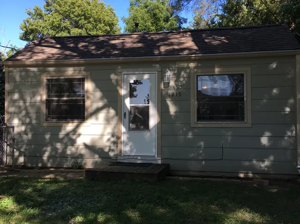 1219 E 36th Ct, Des Moines, IA 50317