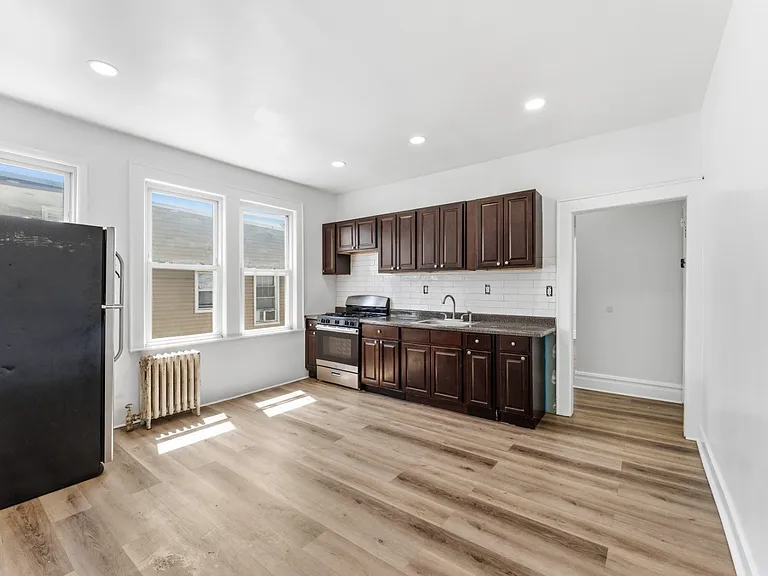 26-28 Unity Ave #4 — Photo 2