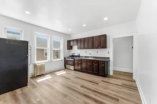 71 Halstead St Photo 1