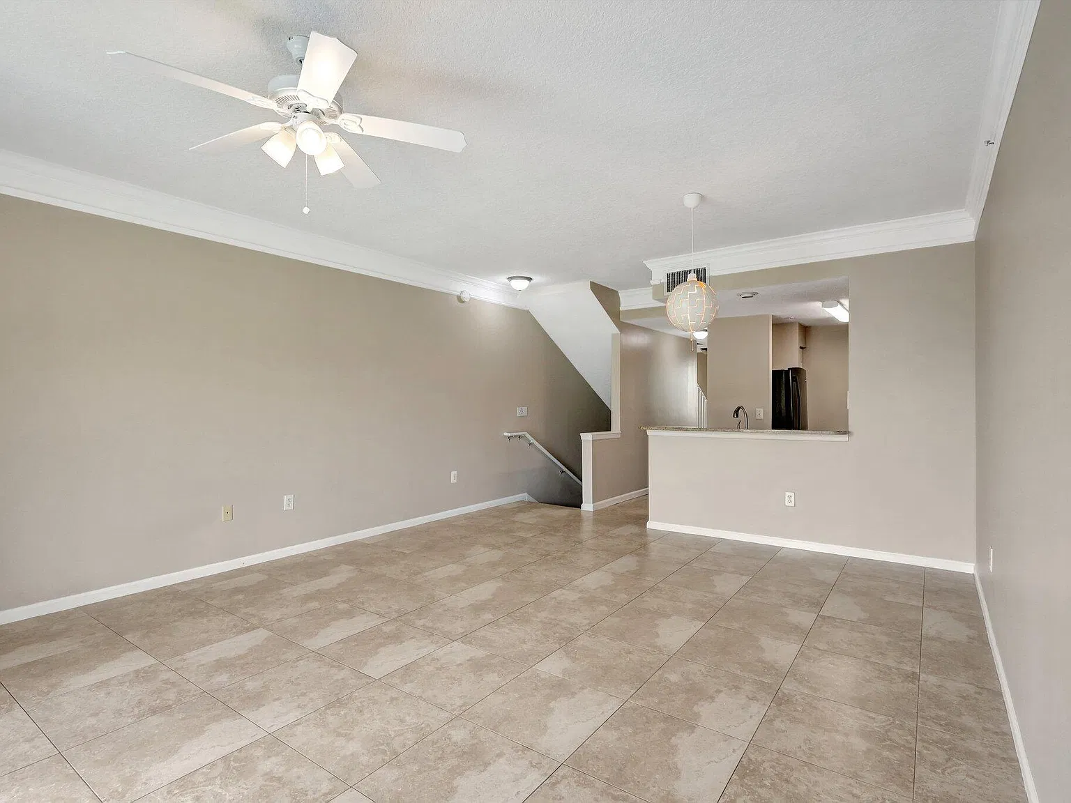 3 bed, 2.0 bath, 1362 sqft, $3,299 — Photo 4
