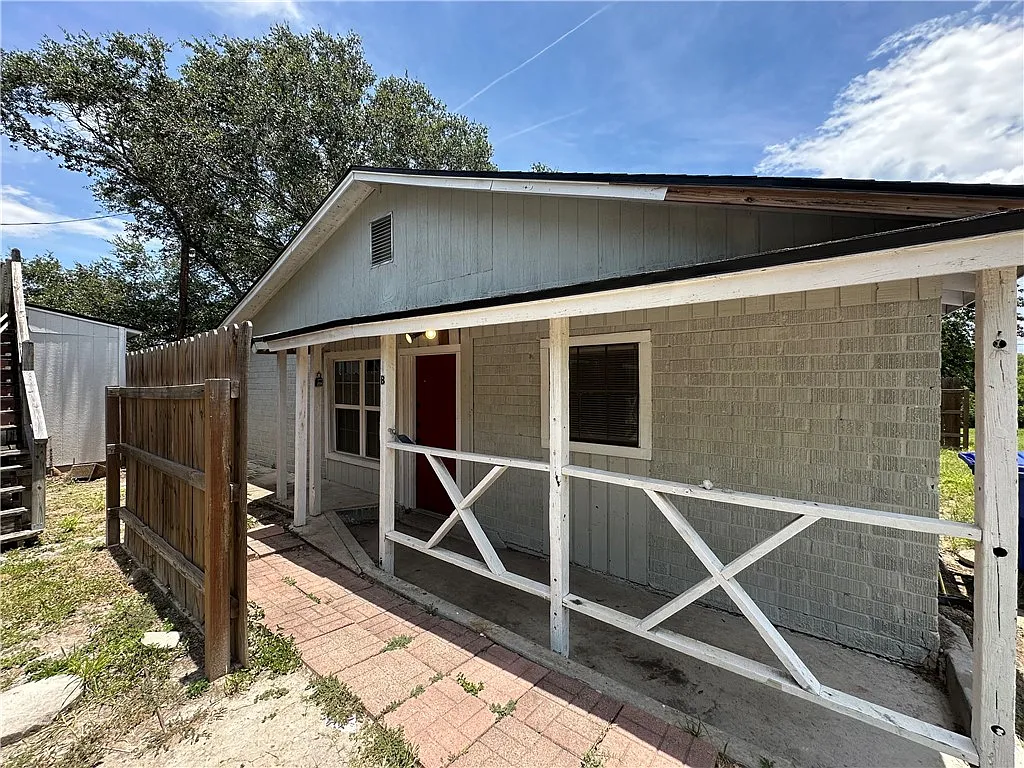 3 bed, 2.0 bath, 1435 sqft, $1,750 — Photo 2