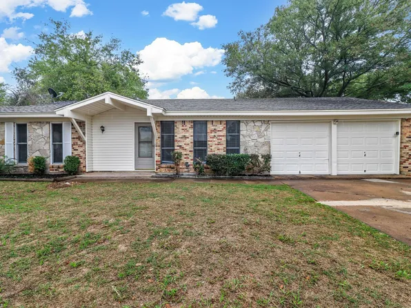 5904 Emerson Dr, Watauga, TX 76148