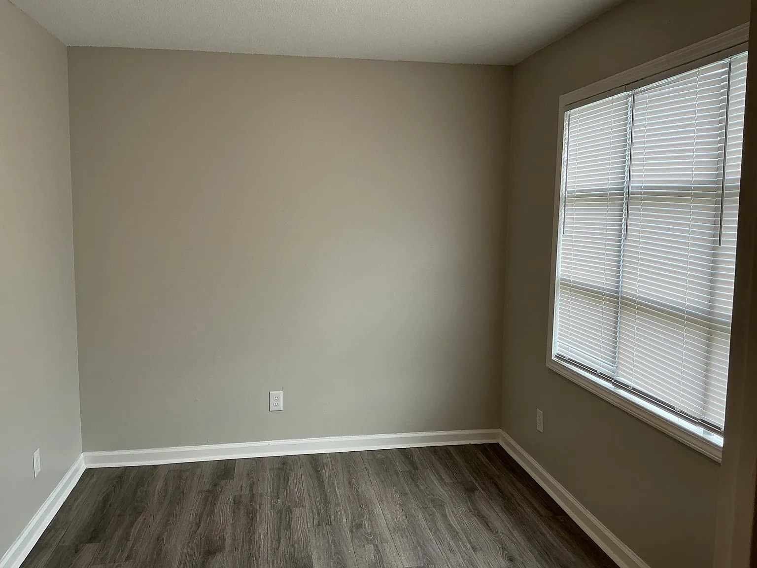 2 bed, 1.5 bath, 1171 sqft, $1,200 — Photo 3