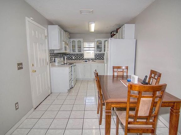 5th image of 1819 E Seward St