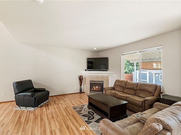3rd image of 19206 76th Ave E