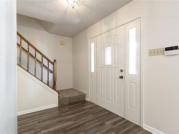 4th image of 619 Valley Mills Dr