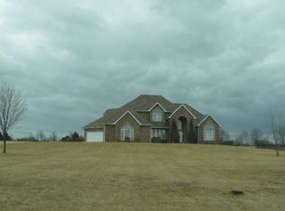 9711 Windsor Dr, Lees Summit, MO 64086