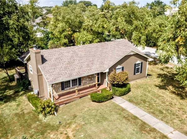 1923 Fairground Dr, Pleasant Hill, MO 64080