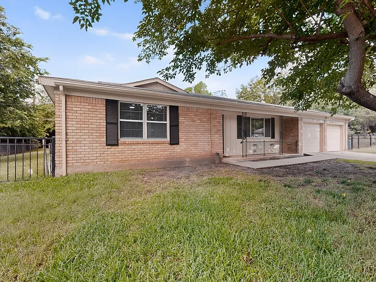 1016 Sproles Dr — Photo 5
