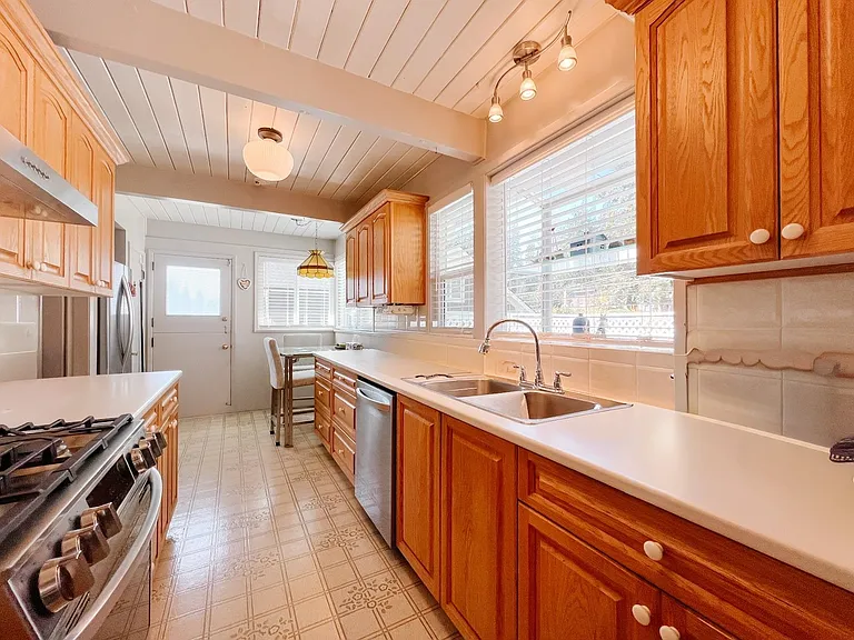 3190 Royal Ave — Photo 12