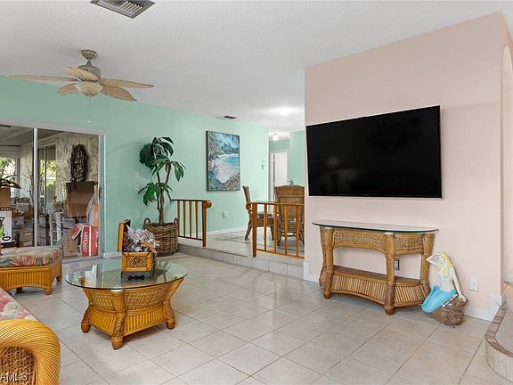 4th image of 7208 Saint Anns Ct