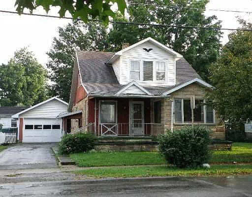 318 E Smith St photo 1