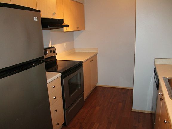 5th image of 2818 Grand Ave Unit B303