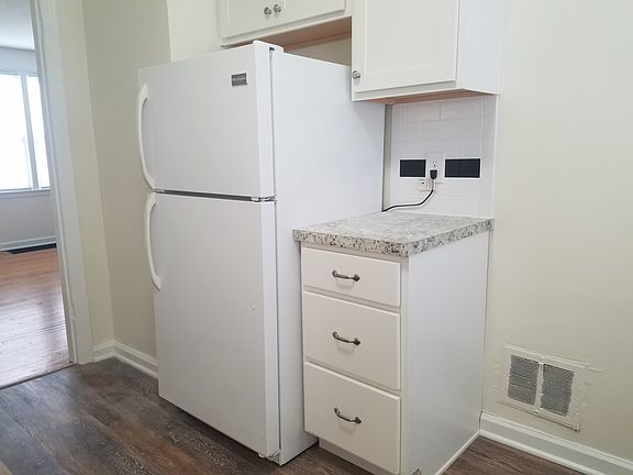 2nd image of 1342 Thornwood Pl APT D