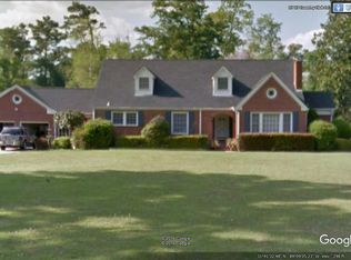 16 Country Club Dr, Laurel, MS 39440
