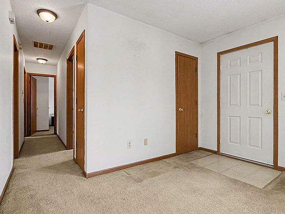 4th image of 311 W Hillside Dr