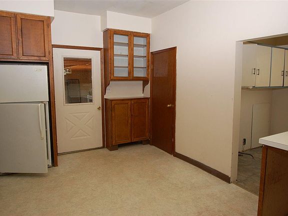 4th image of 318 E Houghton Ave