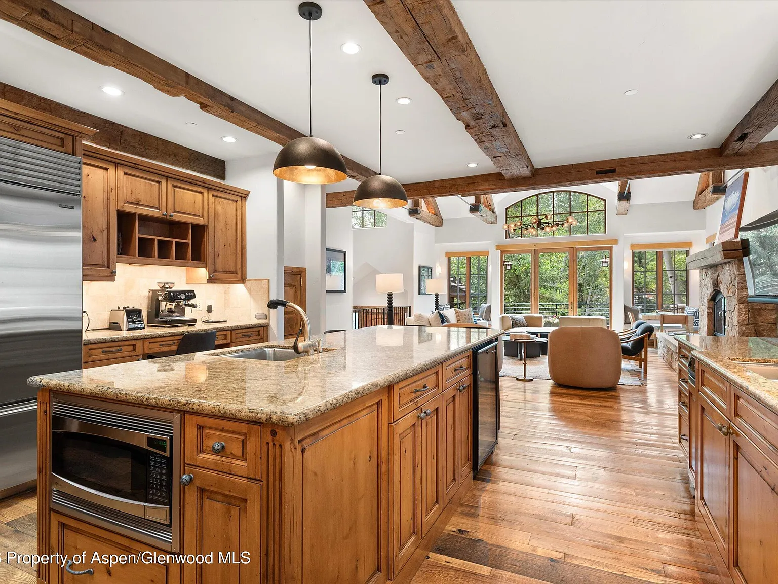 3 bed, 3.5 bath, 3484 sqft, $40,000 — Photo 3