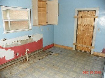 4th image of 4726 Saint Clair St