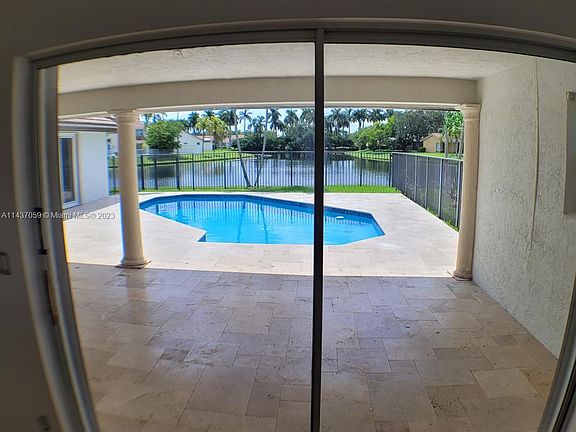 3rd image of 1150 Fairfax Ln
