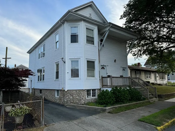 206-208 Shaw St, New Bedford, MA 02745