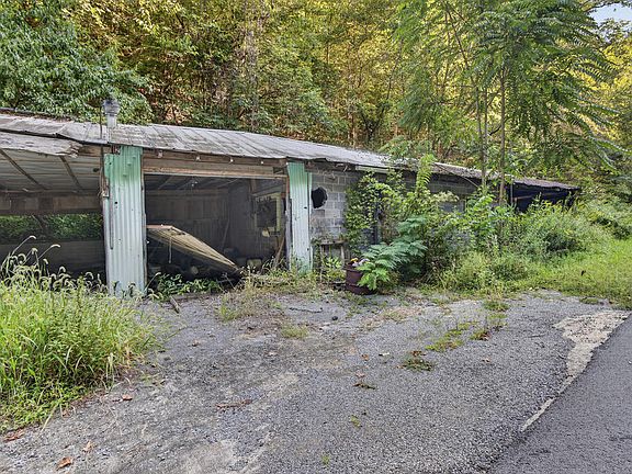 3rd image of Livingston Crescent Rd
