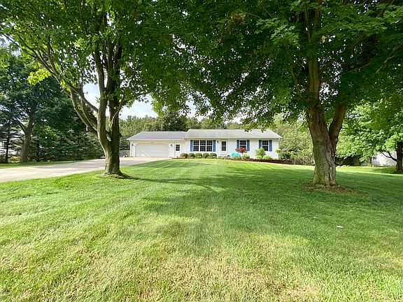 3rd image of 15131 Meadows Dr