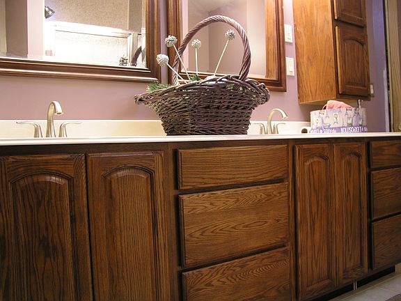 Master Bath, 9' vanity