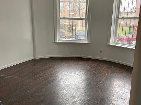 3rd image of 4009 S Calumet Ave APT 3
