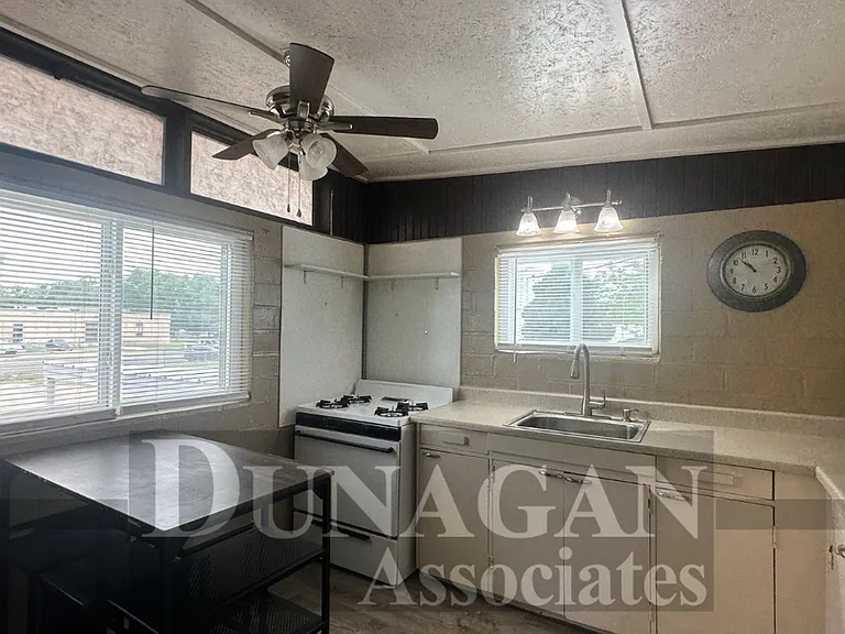 505 N Halagueno St #B — Photo 3
