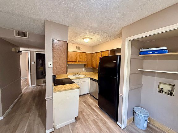 2nd image of 2011 Stonemill Dr APT 3