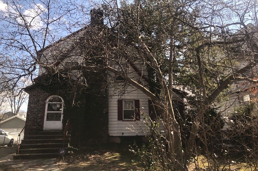 1st image of 98 Roosevelt Ave