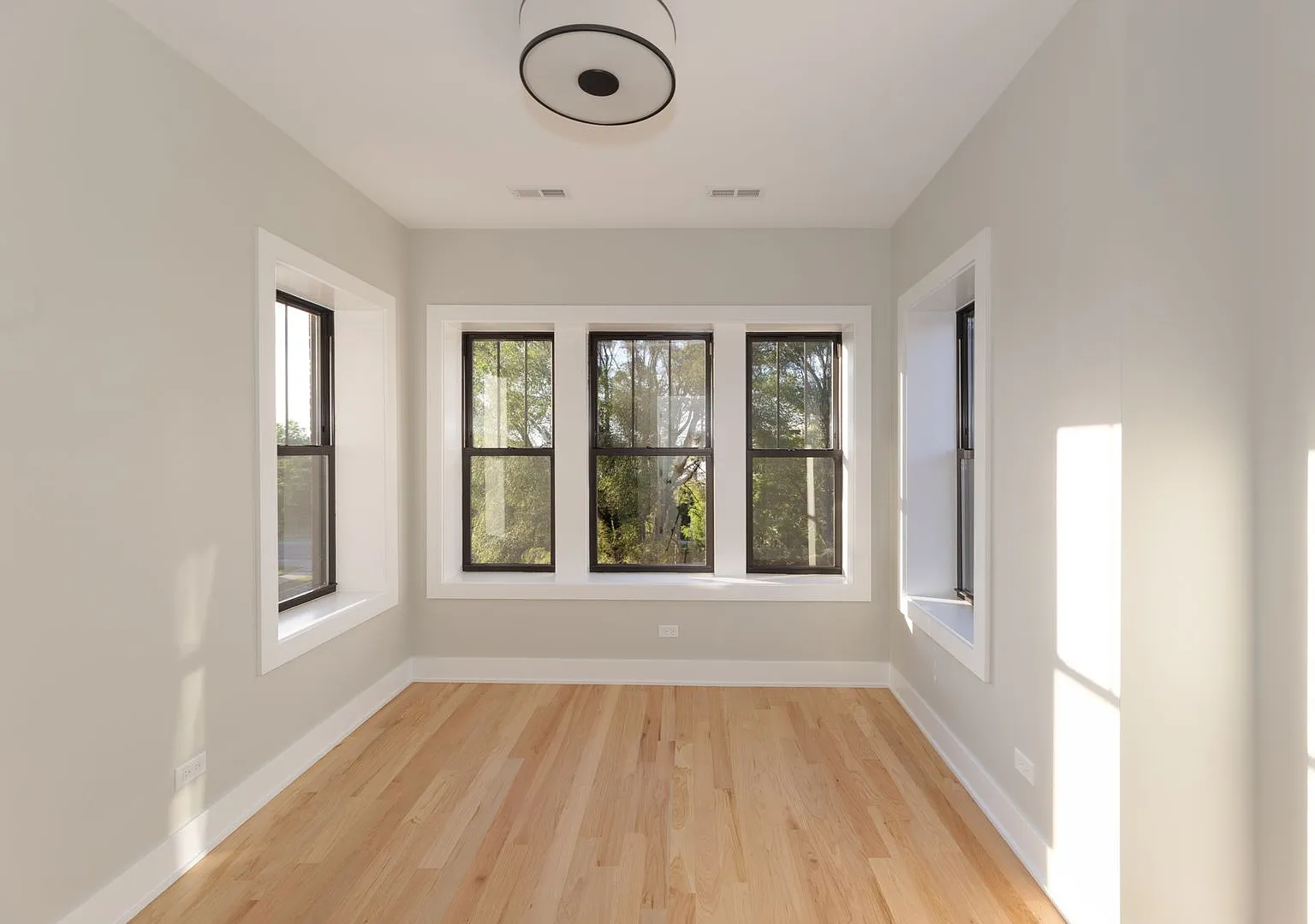 2 bed, 877 sqft, $2,795 — Photo 2