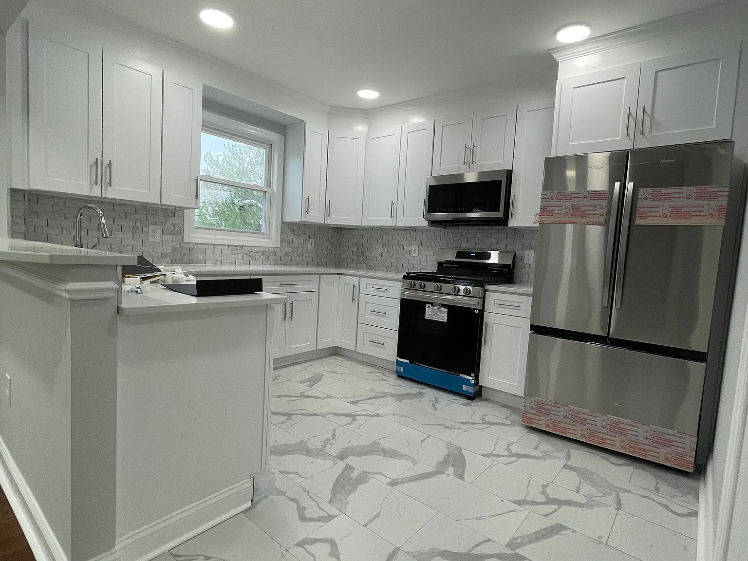 3 bed, 1100 sqft, $3,000 — Photo 2