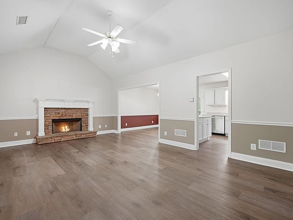 5th image of 166 Cove Hl