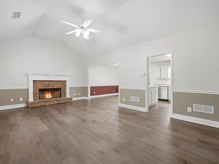 166 Cove Hl — Photo 5