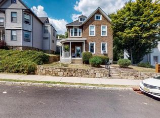 25 Segur St, Dover, NJ 07801