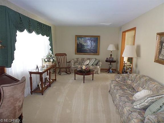 2nd image of 4585 Woodridge Dr