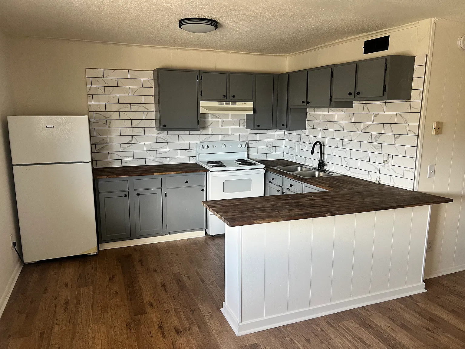 2 bed, 1000 sqft, $1,600 — Photo 2