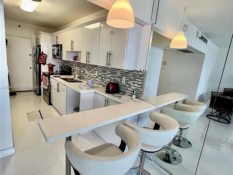 100 Lincoln Rd #909 — Photo 31