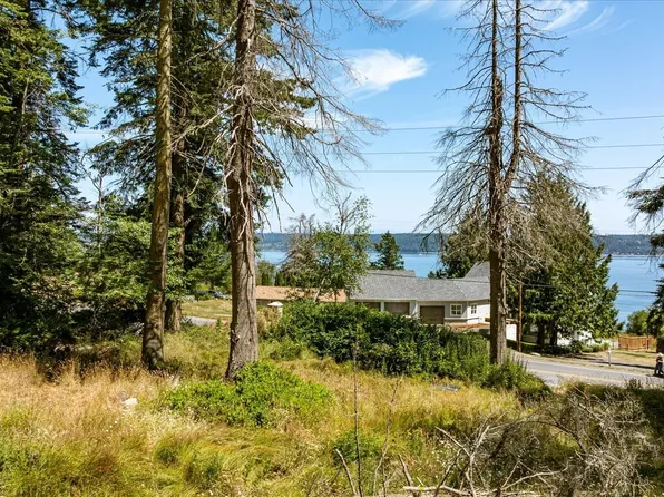 2458 North Bluff Rd, Greenbank, WA 98253