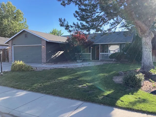 4 bed, 1380 sqft, $1,975 — Photo 2