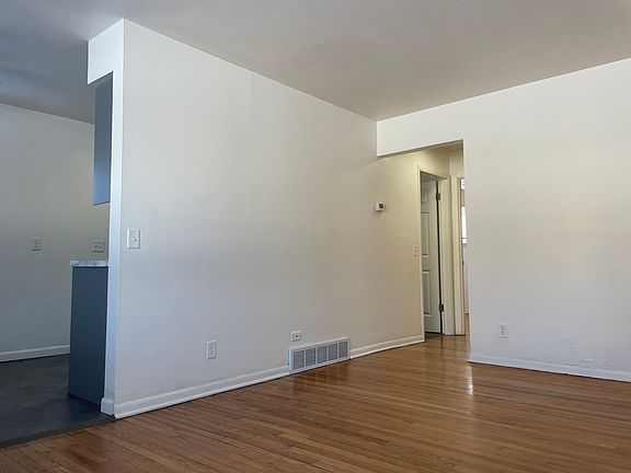 5th image of 1814 Lake Point Dr APT 4