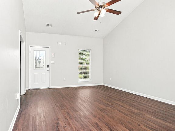 5th image of 1146 Warwick Pl