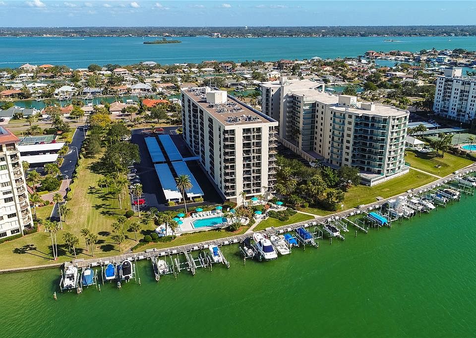 1st image of 690 Island Way APT 404