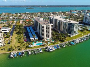 690 Island Way APT 404, Clearwater, FL 33767