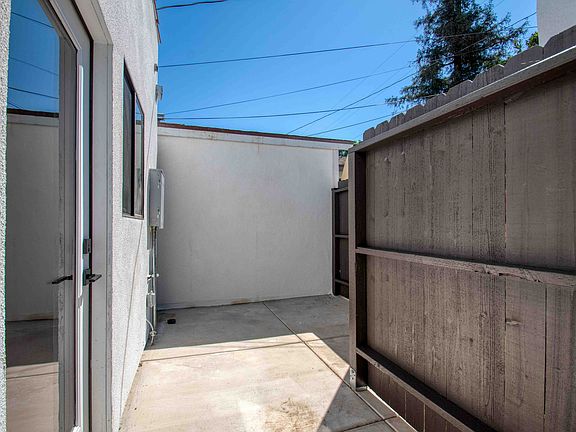 2nd image of 3940 1/2 Brunswick Ave