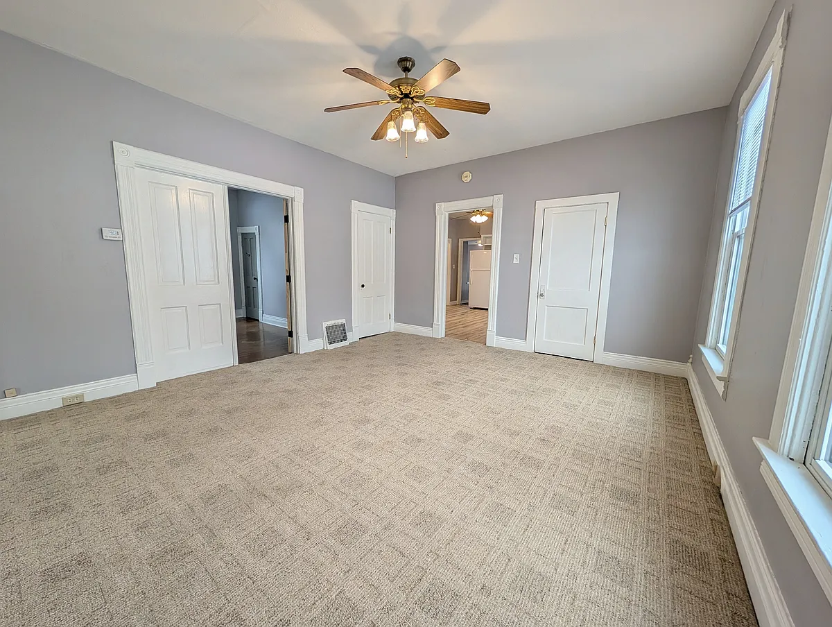 Building Photo - 306 N State St #1