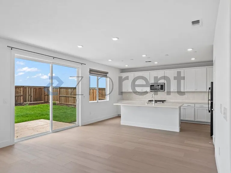 4638 Strandberg Ave — Photo 8